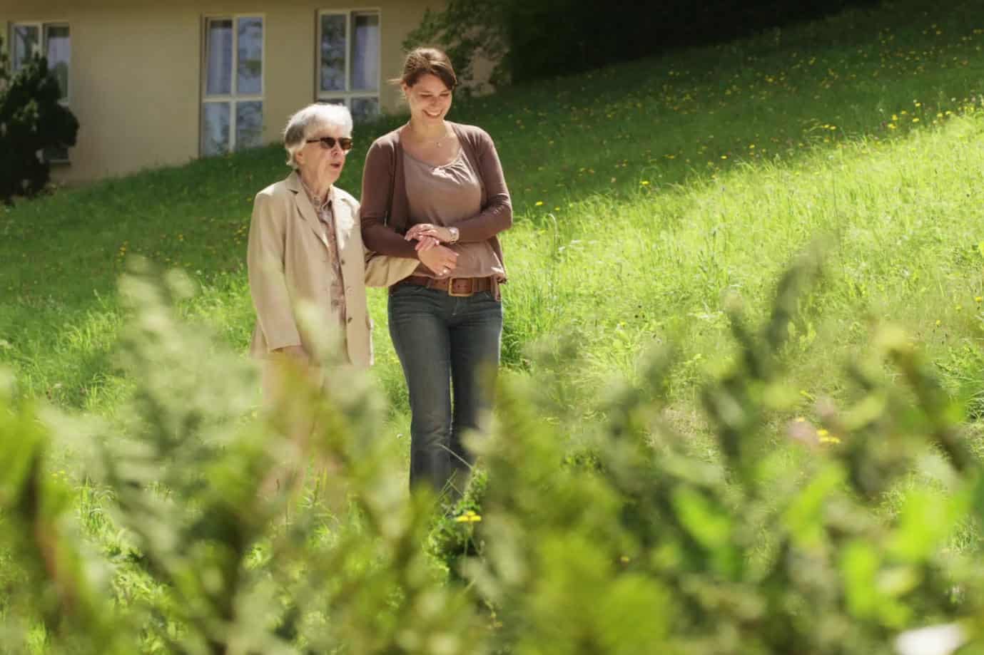 Helping someone with dementia with everyday tasks